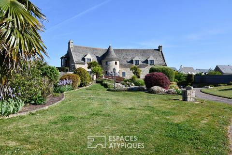 Maison en pierres avec vue mer
