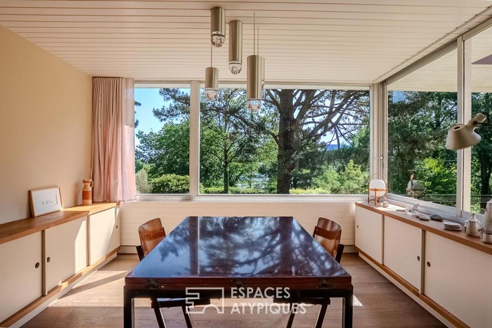 Maison d'architecte avec vue sur l'eau