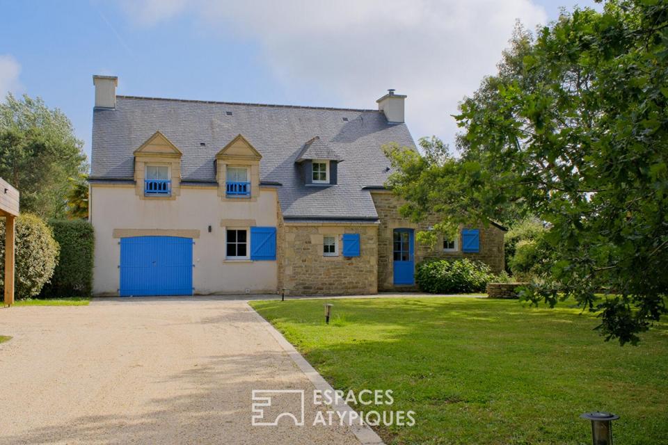 Propriété avec piscine et jardin paysager