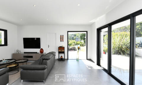 Unique à la vente – Elégante villa d’architecte aux portes de l’océan
