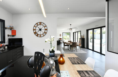 Unique à la vente – Elégante villa d’architecte aux portes de l’océan
