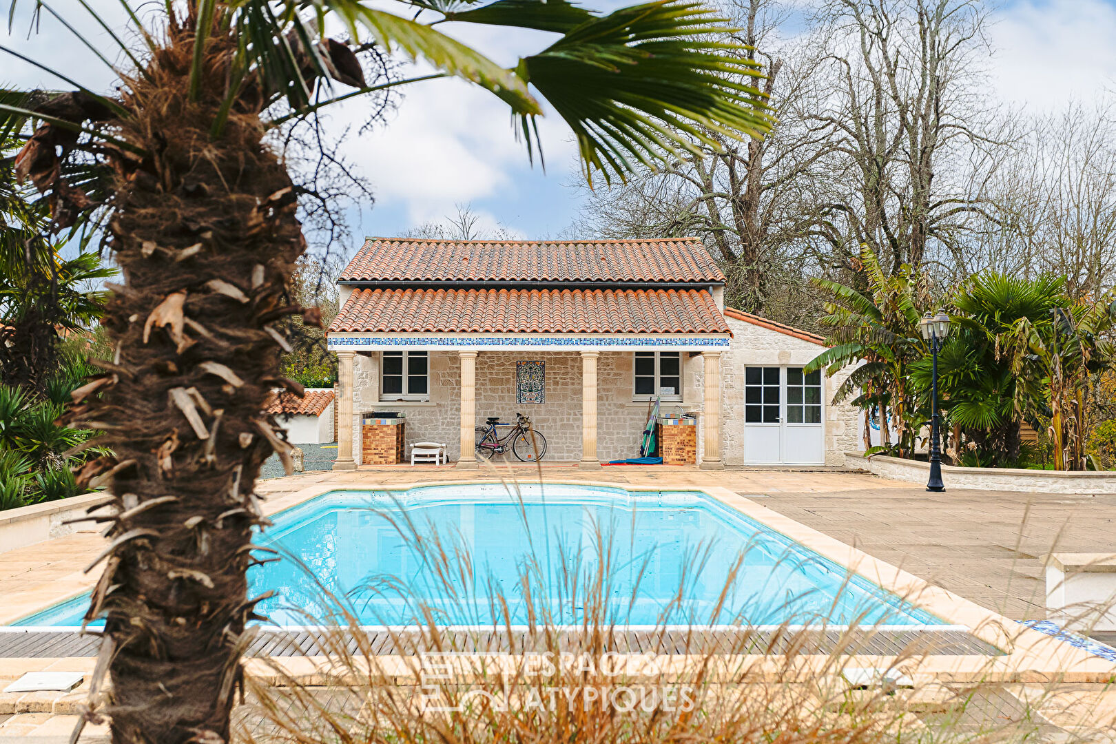 Character accommodation in the heart of nature