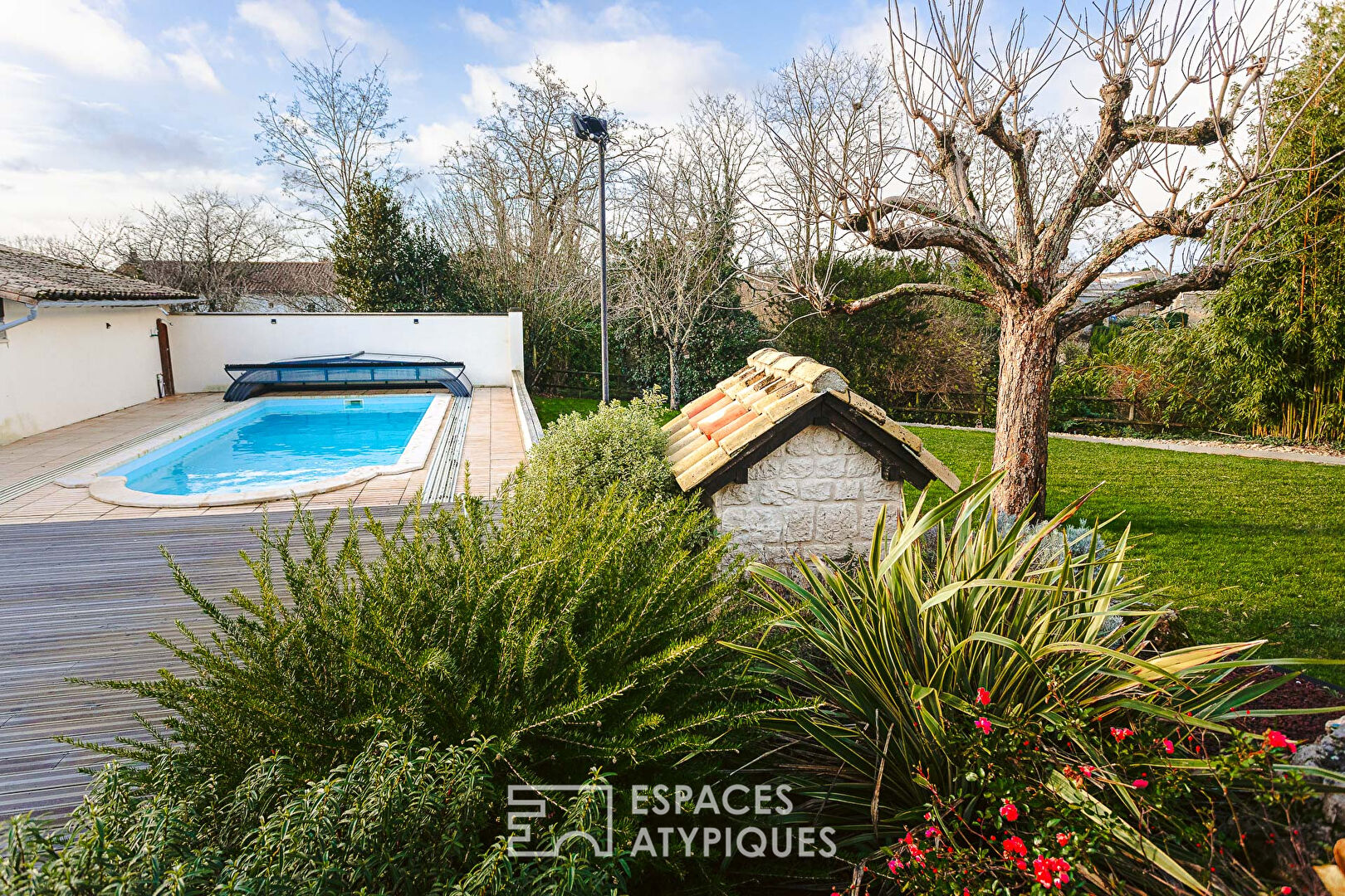 Authentique maison en pierre avec piscine et dépendances