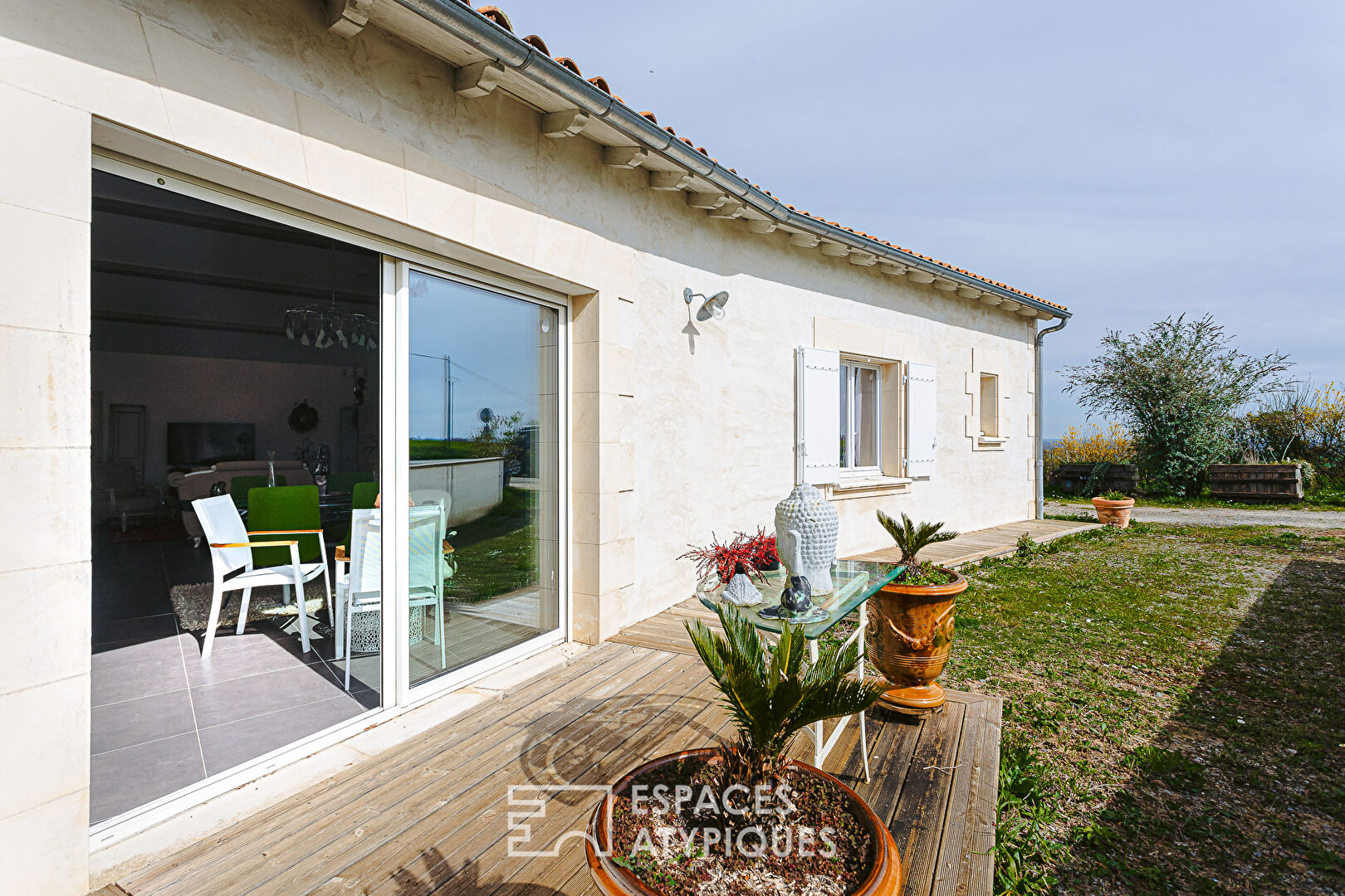 Contemporaine à la vue imprenable sur la campagne