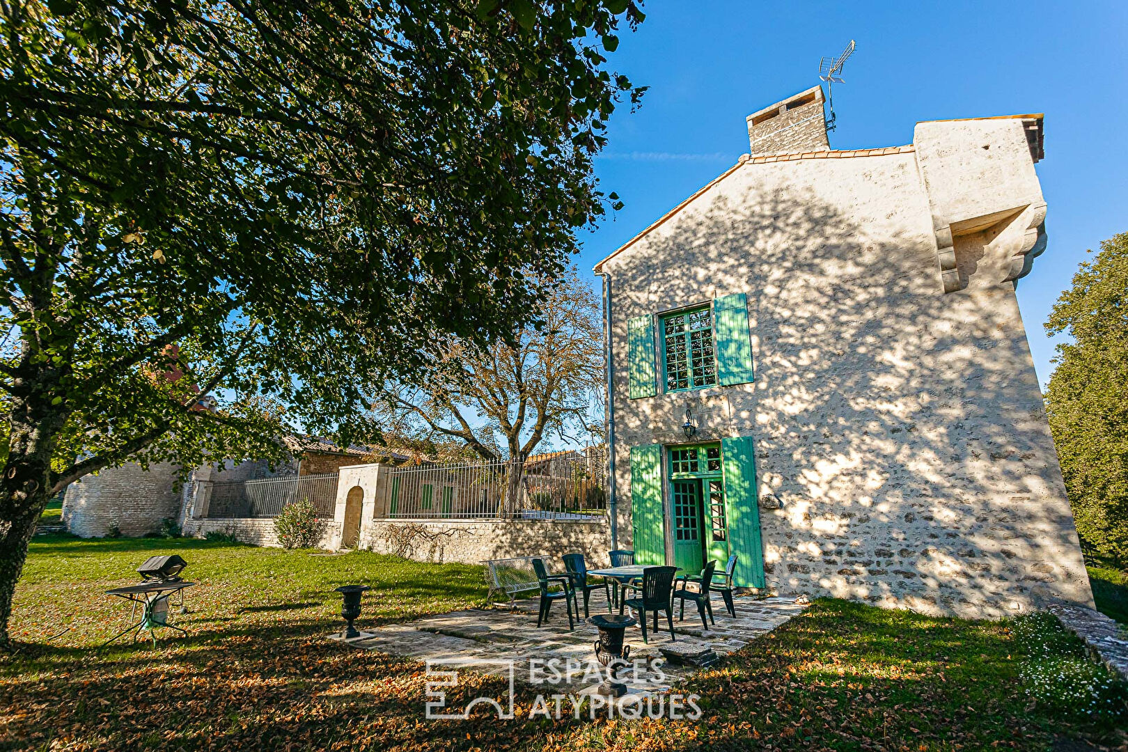 Logis du XVIème dans un cadre bucolique en bord de Sèvre