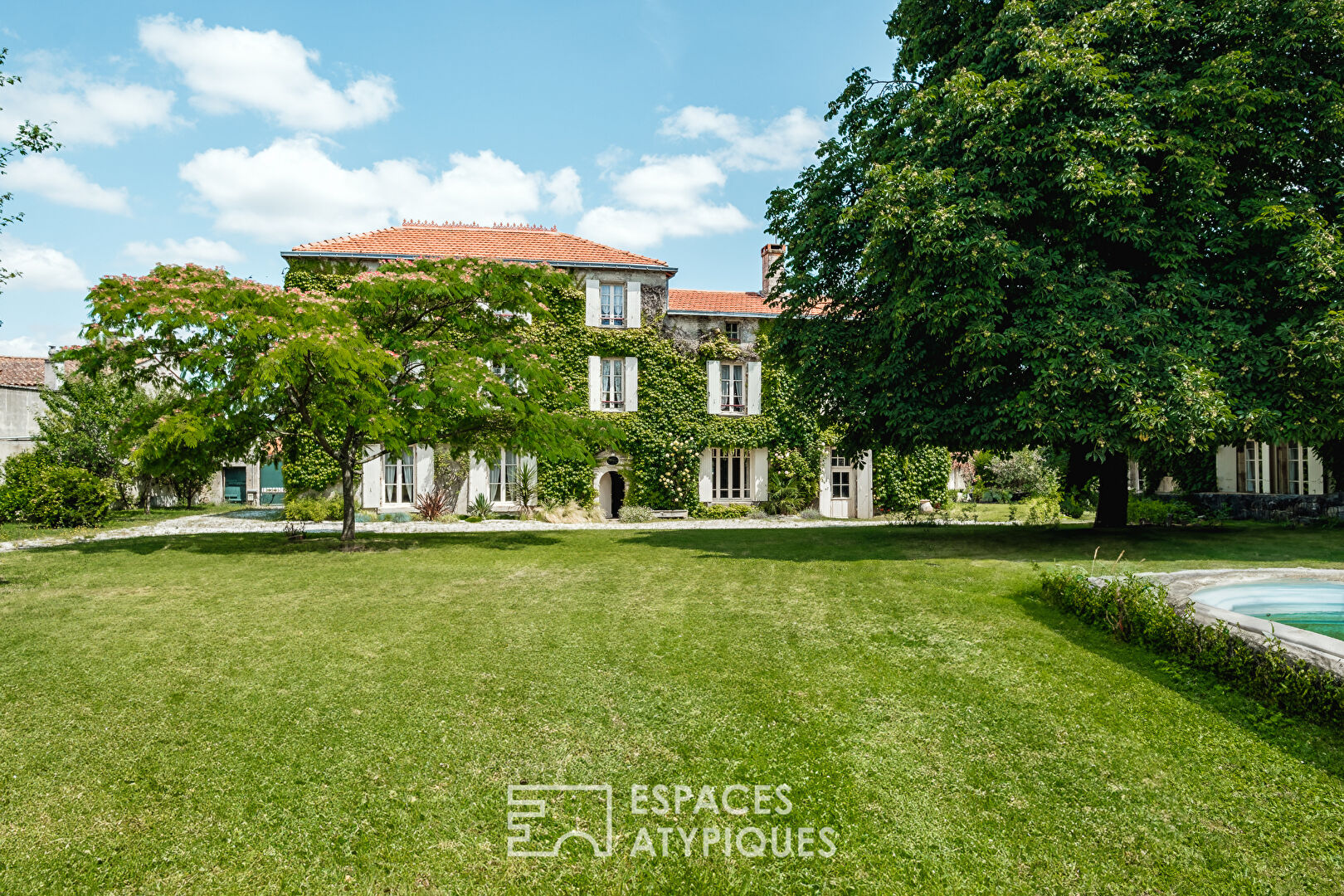 19th century style mansion 15 minutes from Niort