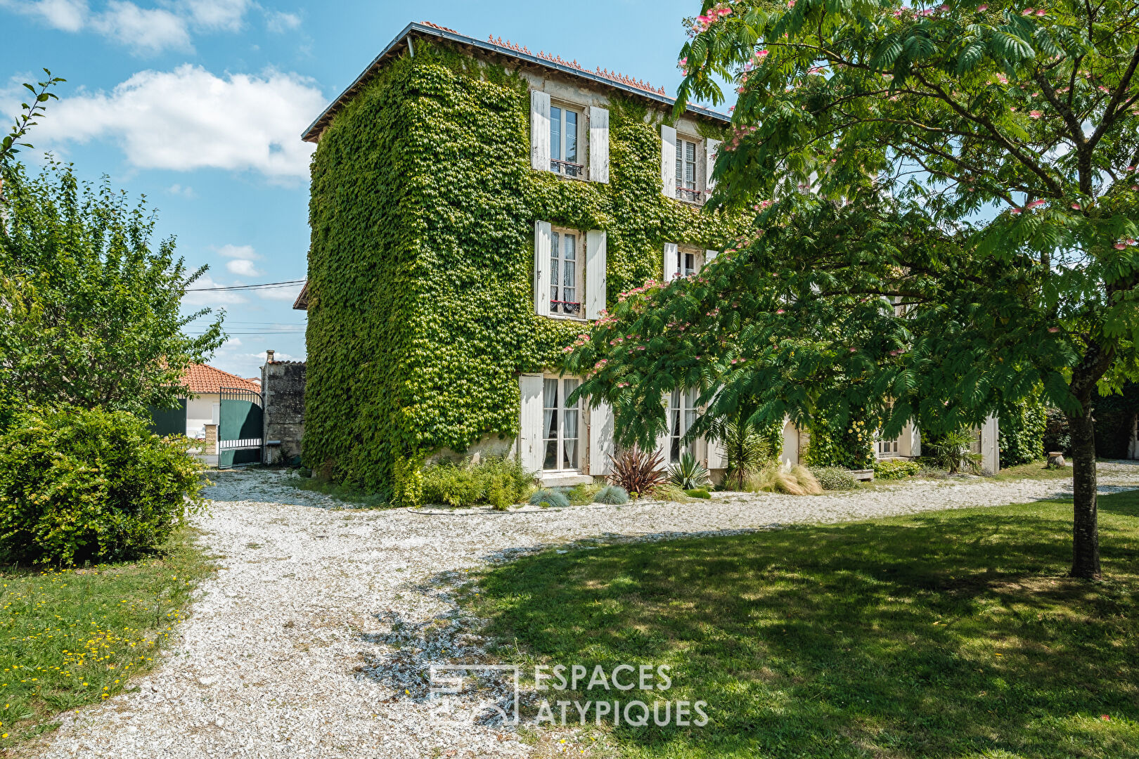 19th century style mansion 15 minutes from Niort