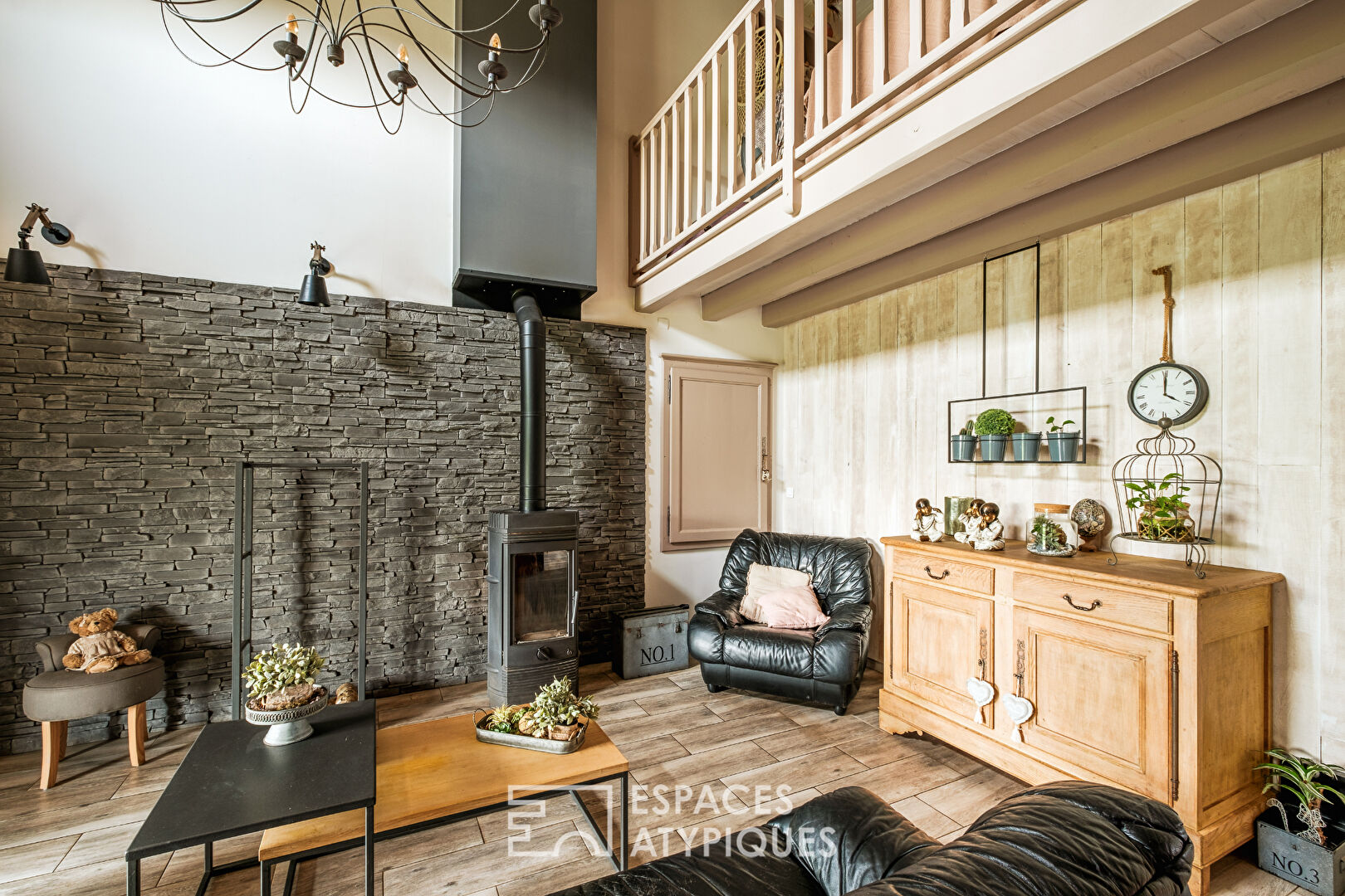 Sublimated 80s house