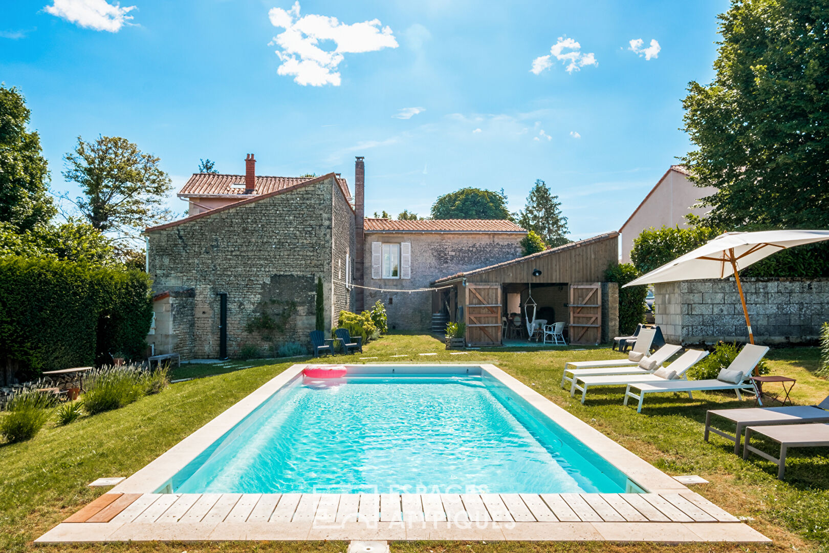 Romantic villa on the banks of the Sèvre Niortaise