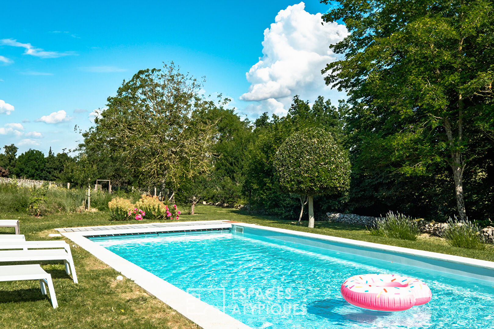 Romantic villa on the banks of the Sèvre Niortaise