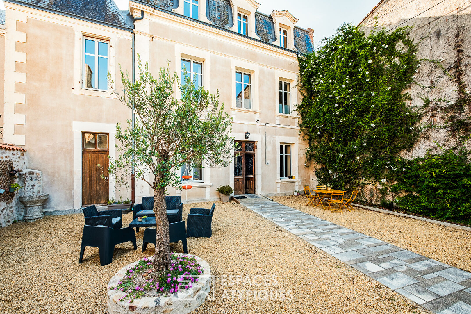 Ancien presbytère rénové à la vue incroyable