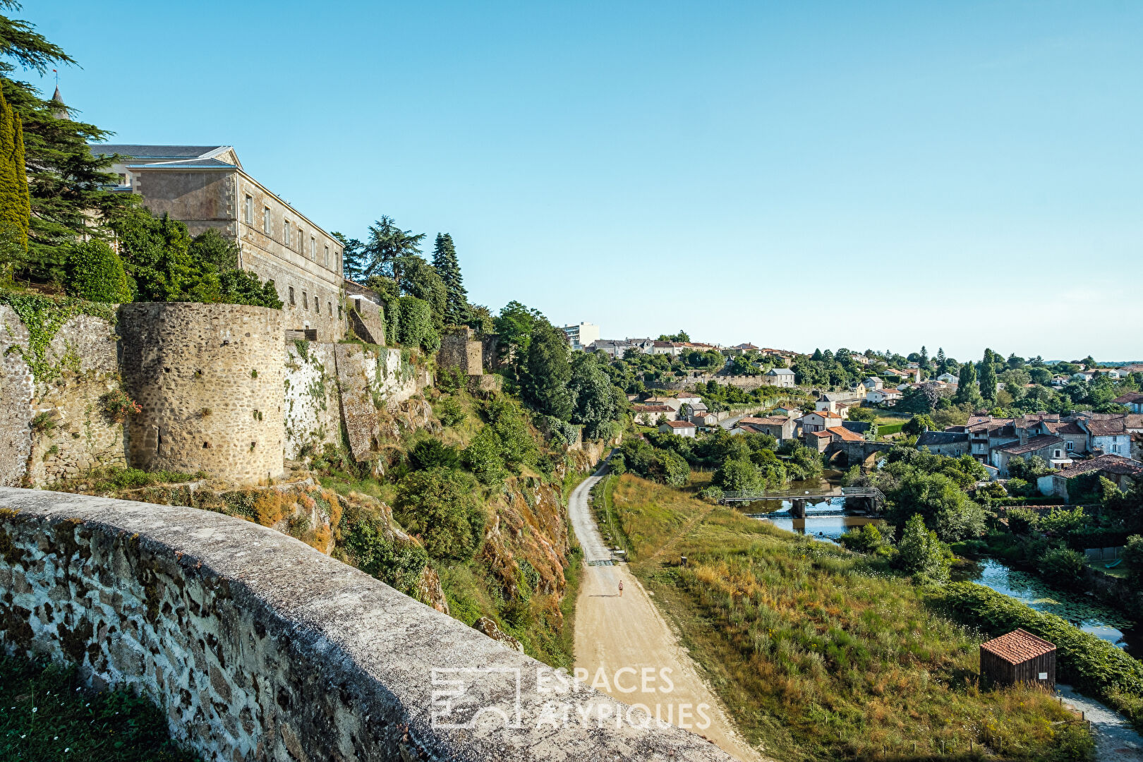 Ancien presbytère rénové à la vue incroyable