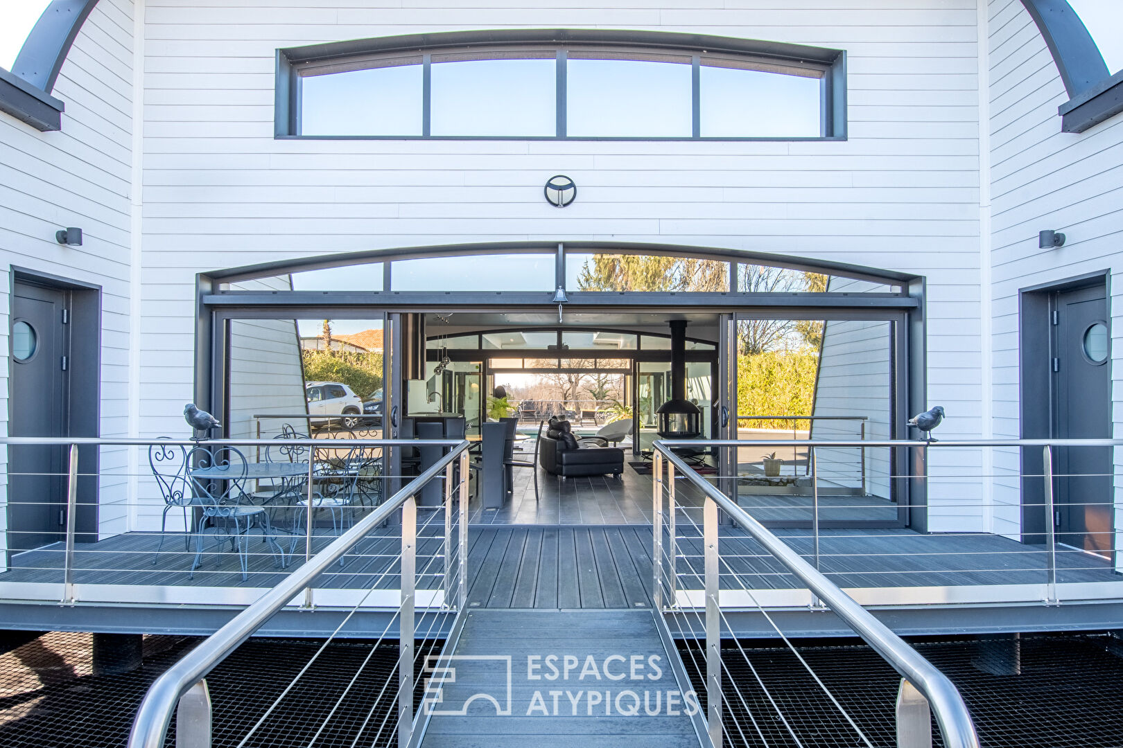 Boat-inspired villa
