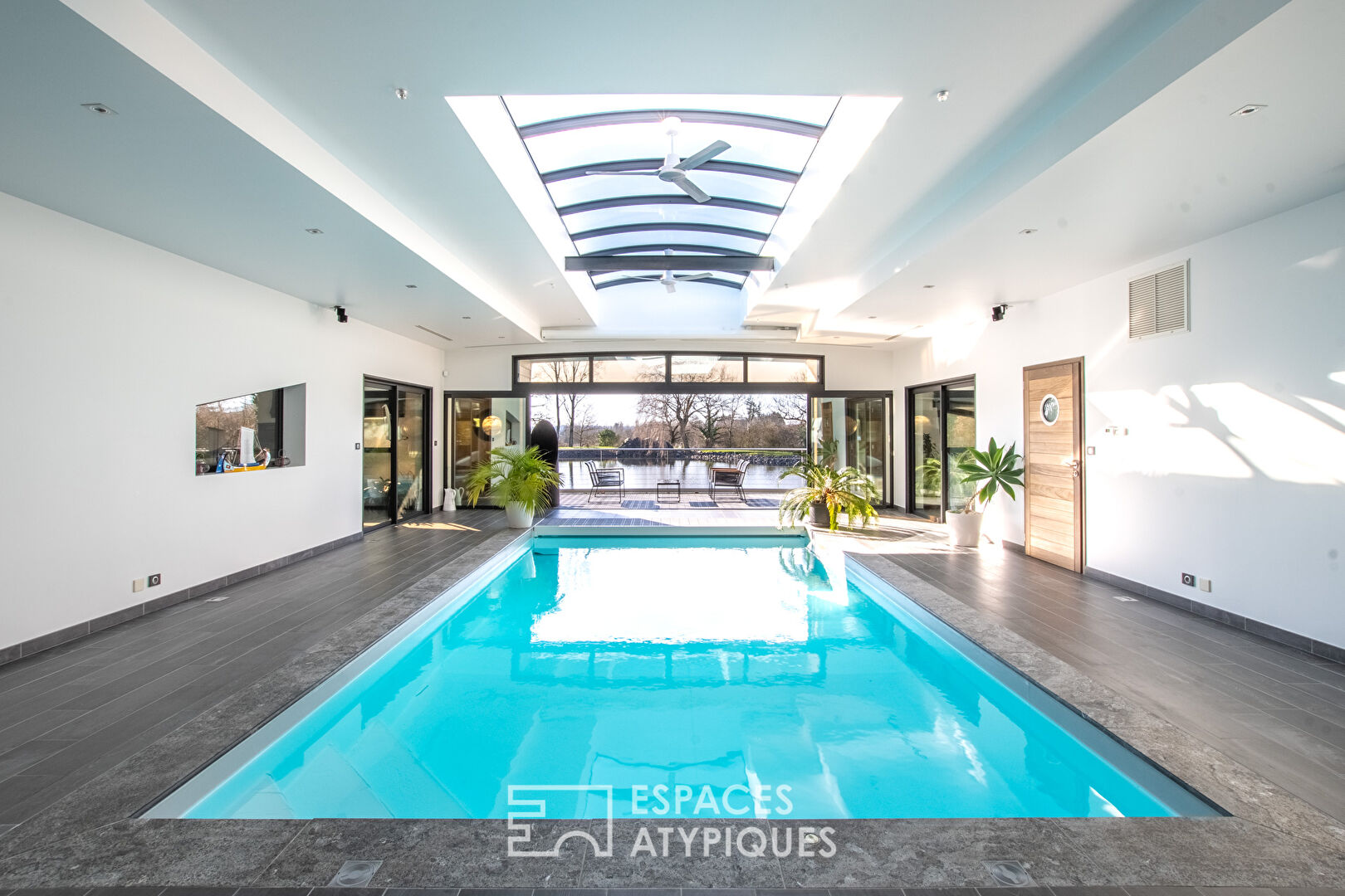 Boat-inspired villa
