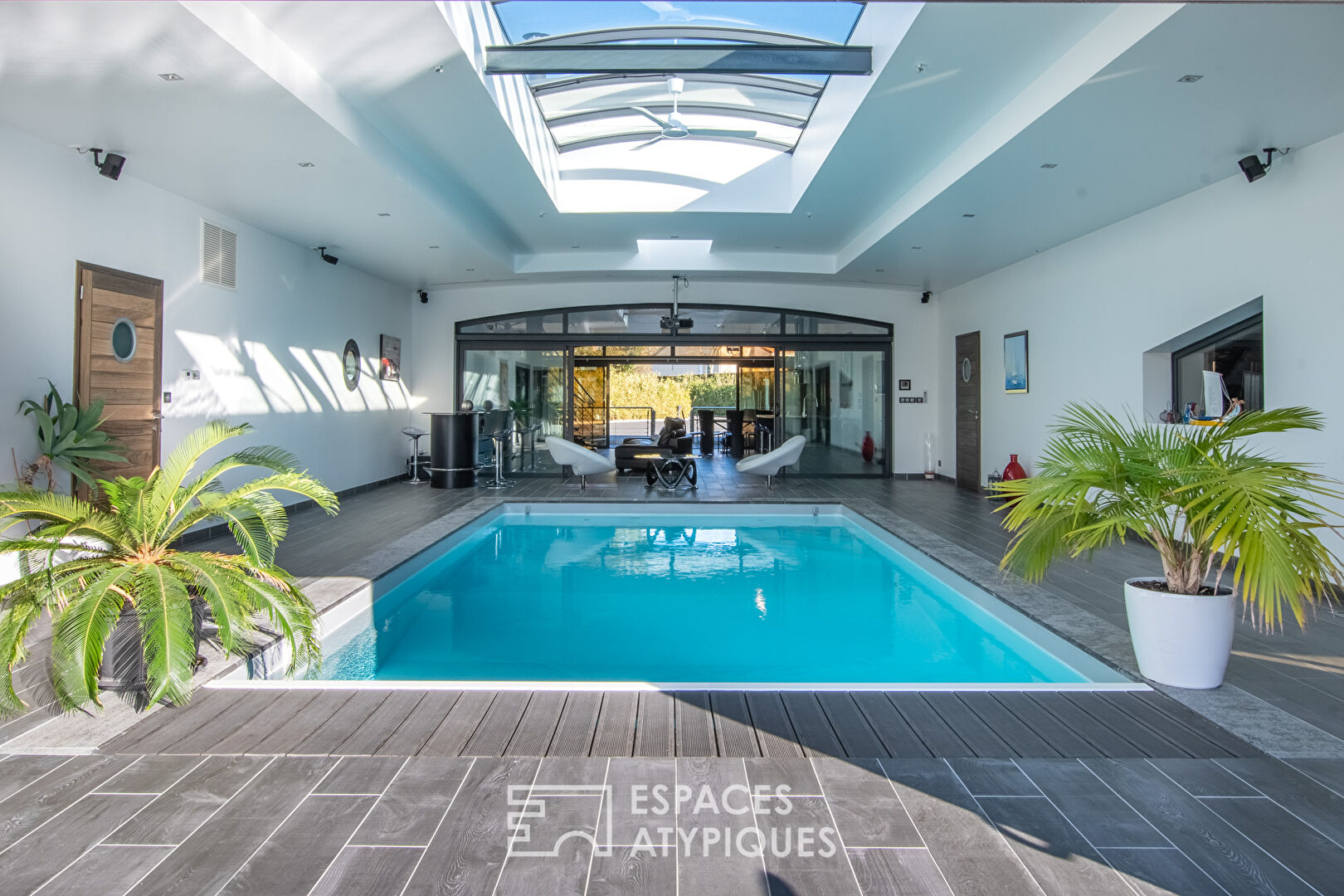 Boat-inspired villa