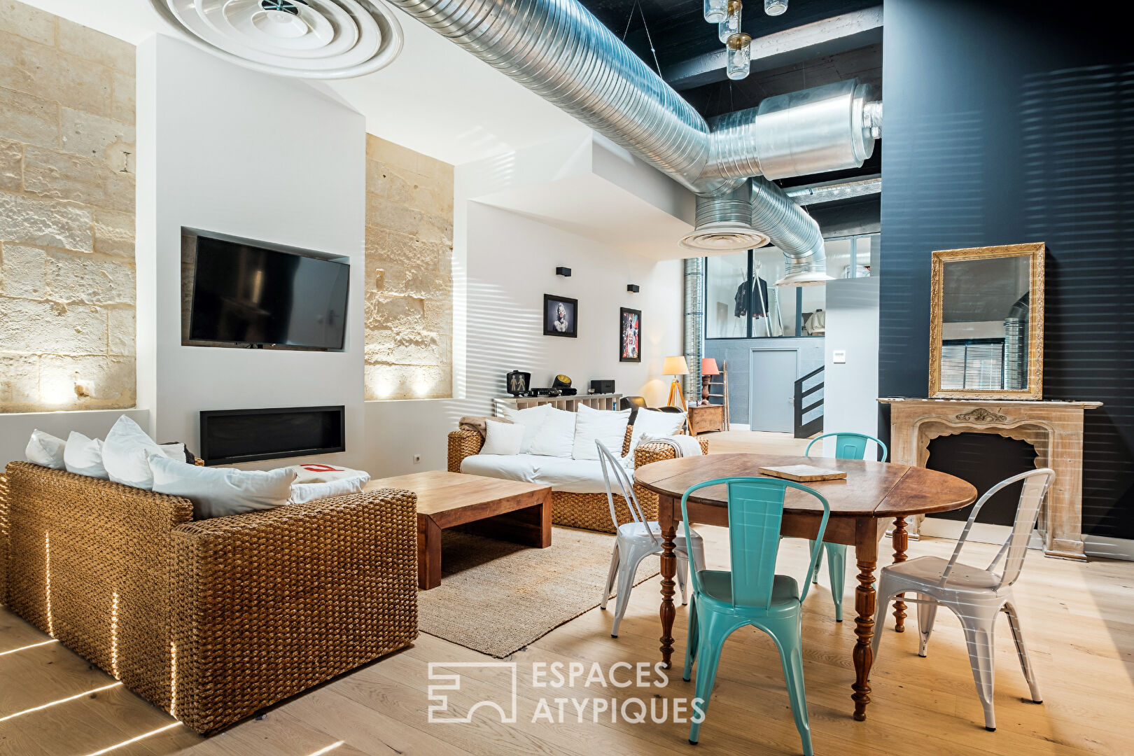 Intimate and daring loft in the heart of the city