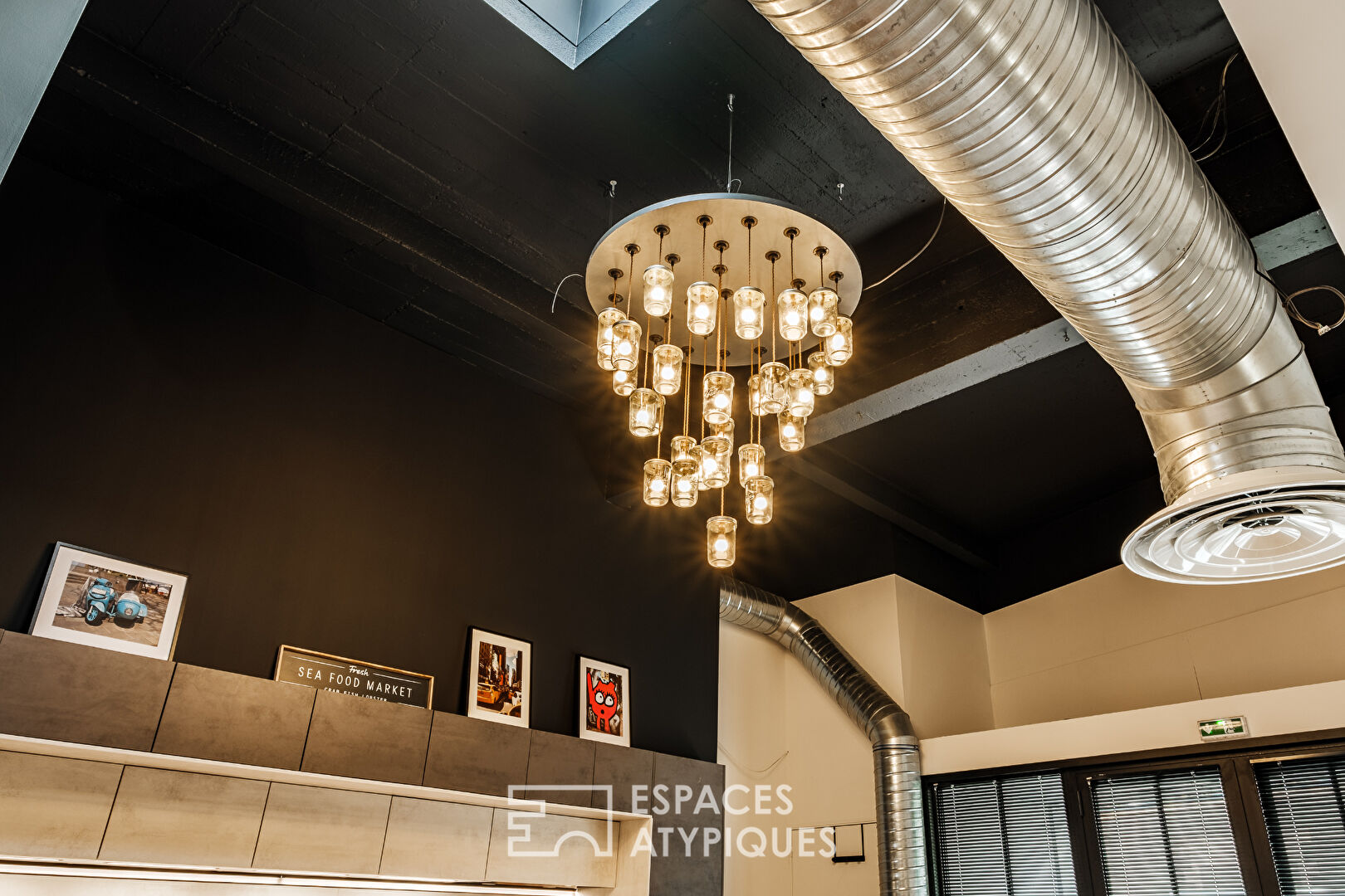 Intimate and daring loft in the heart of the city