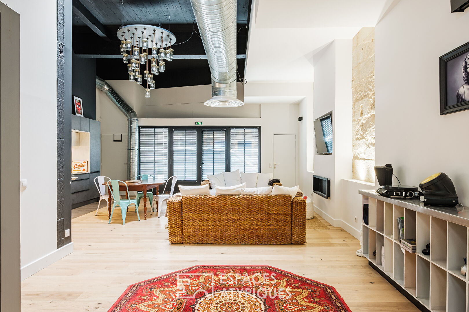 Intimate and daring loft in the heart of the city