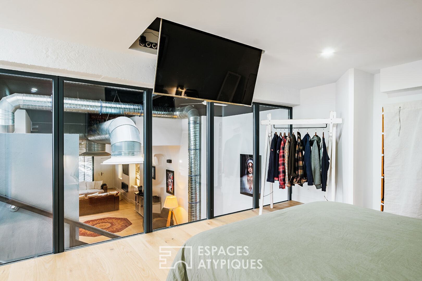 Intimate and daring loft in the heart of the city