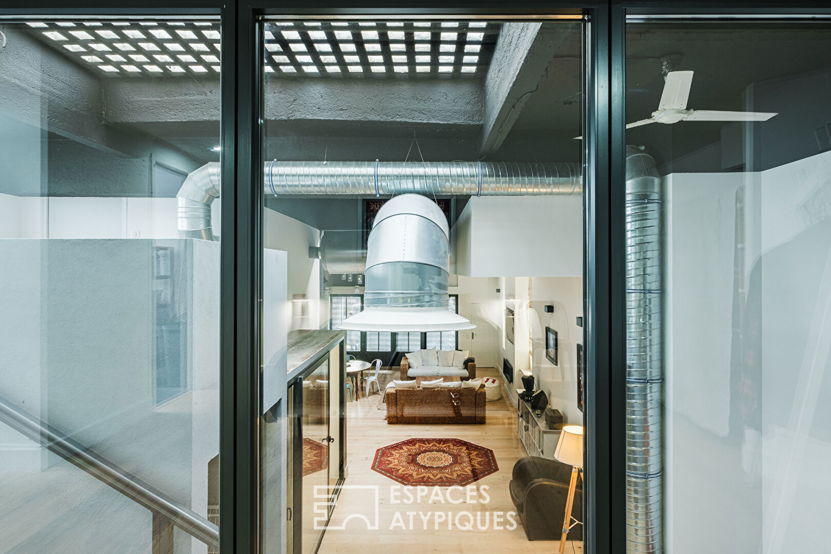 Intimate and daring loft in the heart of the city