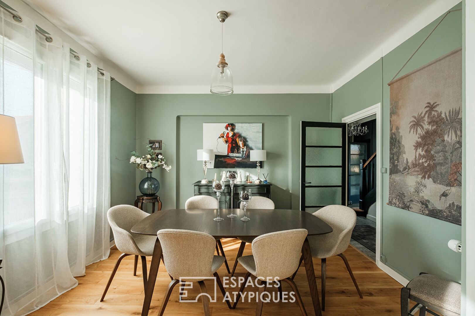 Renovated house and its park on the banks of the Sèvre