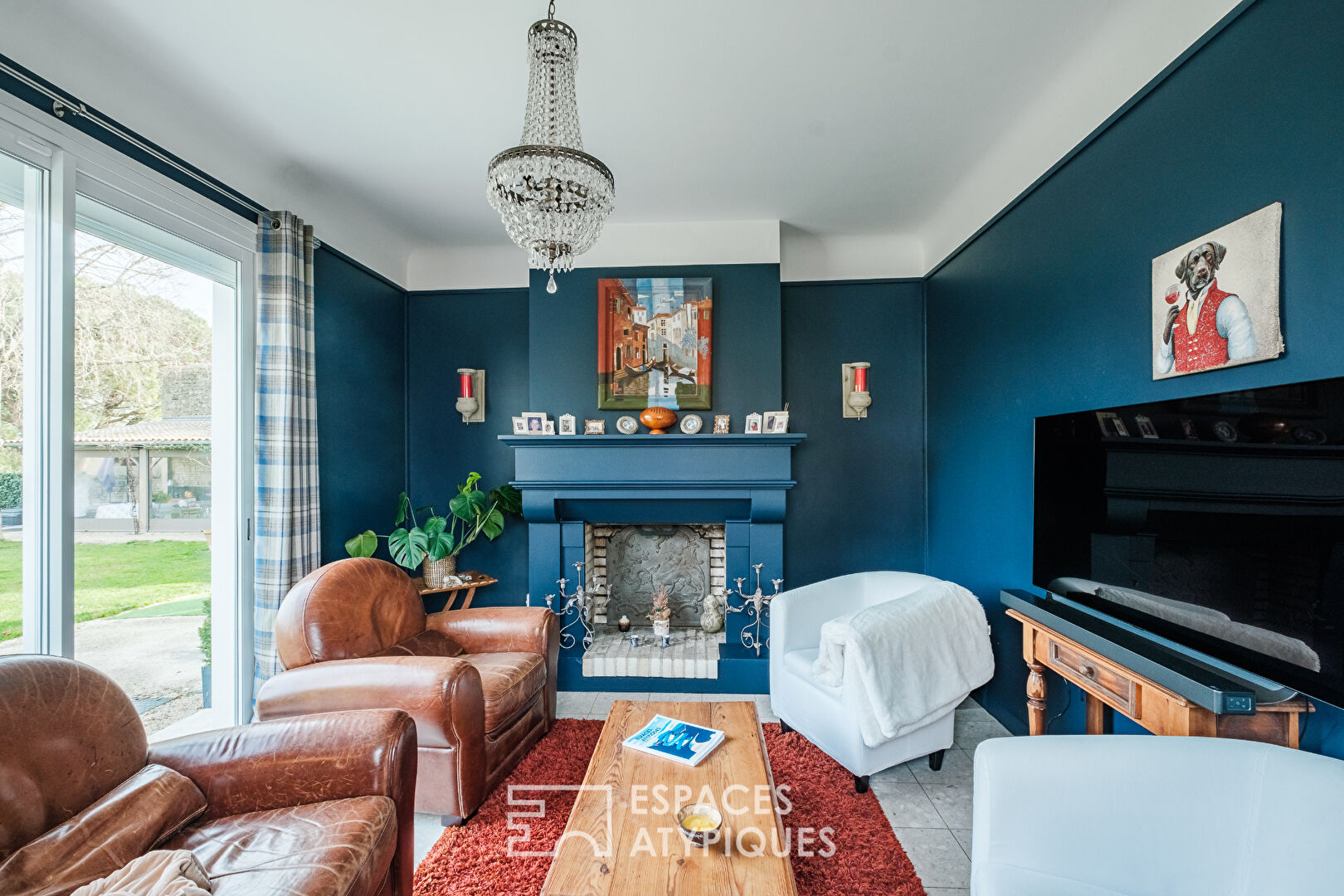 Renovated house and its park on the banks of the Sèvre