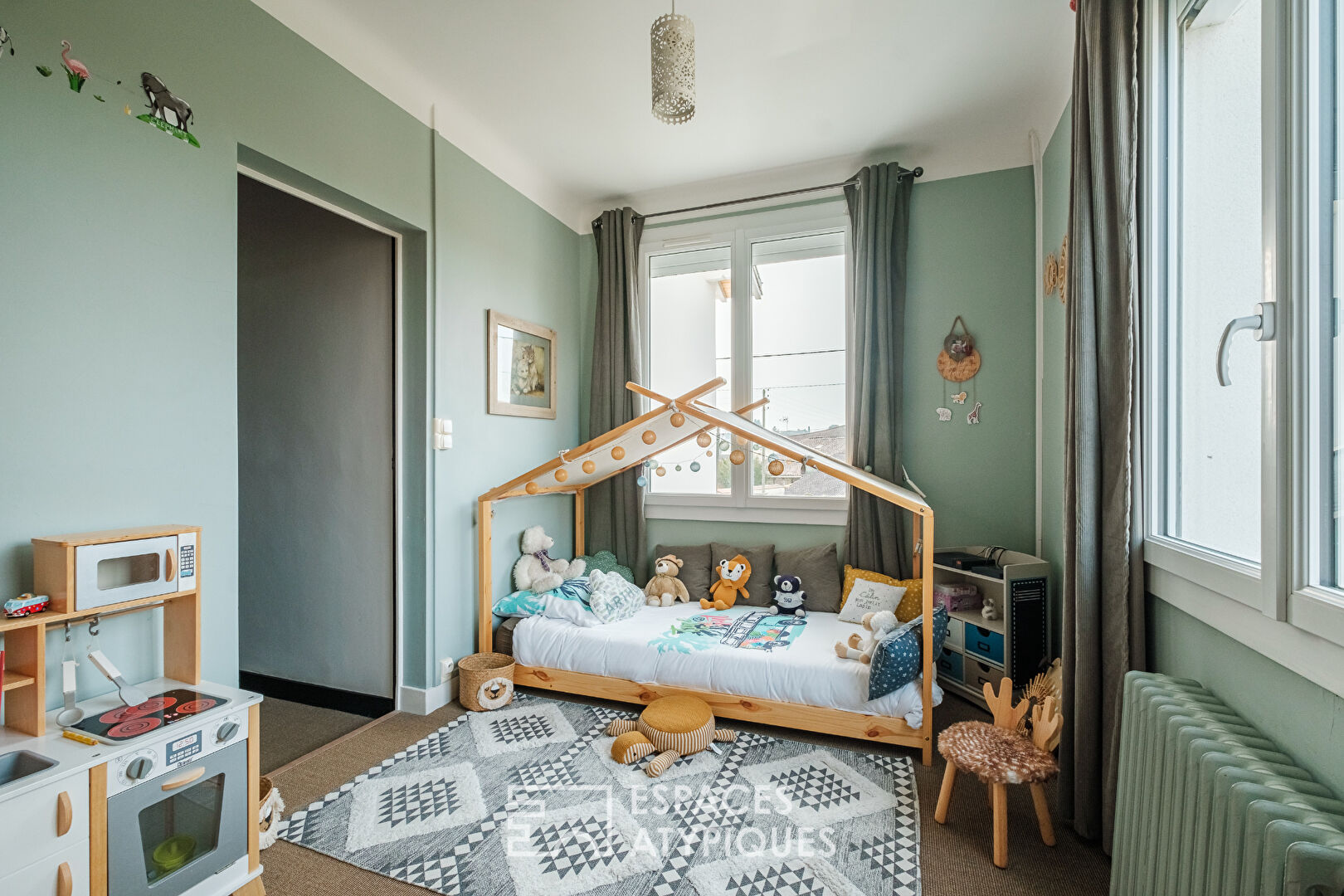 Renovated house and its park on the banks of the Sèvre
