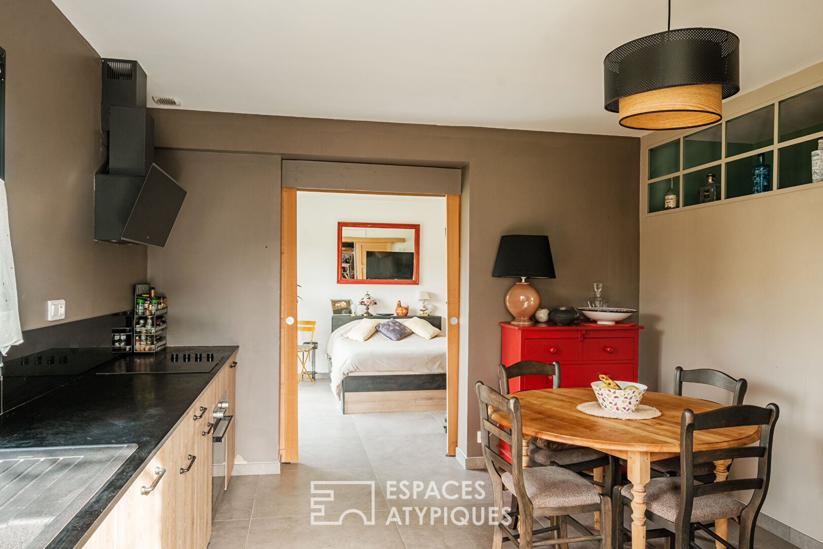 Renovated house and its park on the banks of the Sèvre