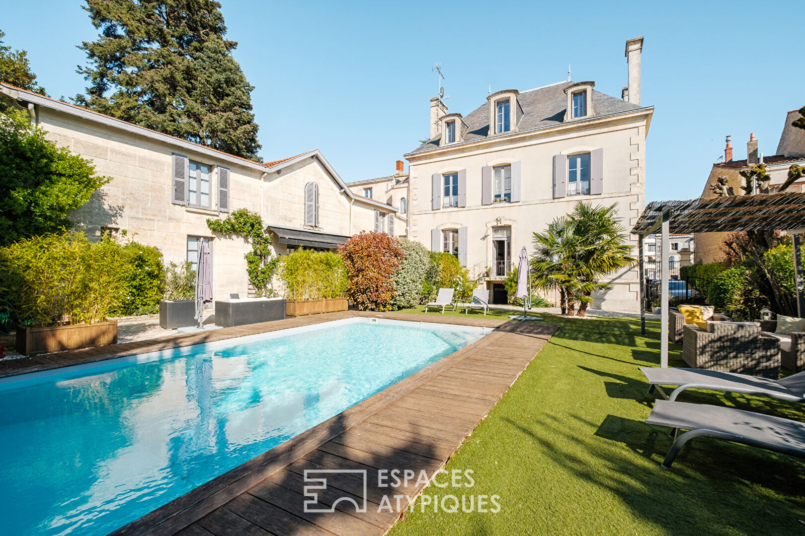 Elegance and refinement in the center of Niort