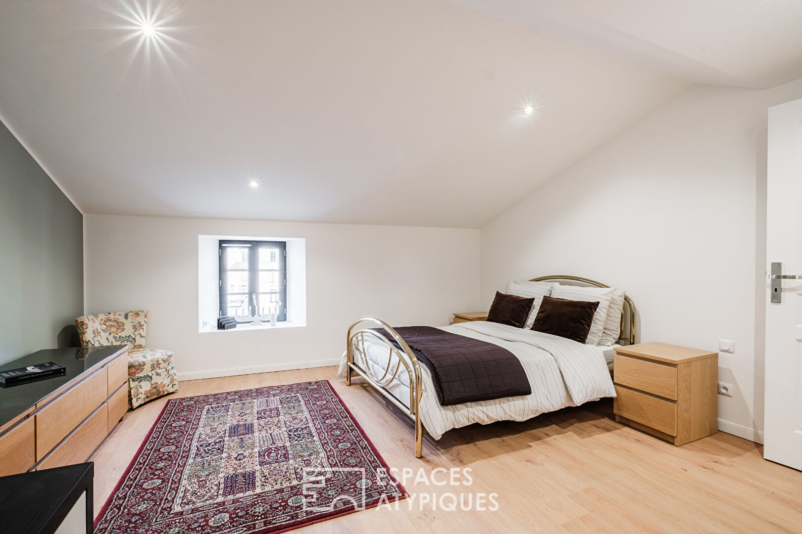 Townhouse in the center of a town of character