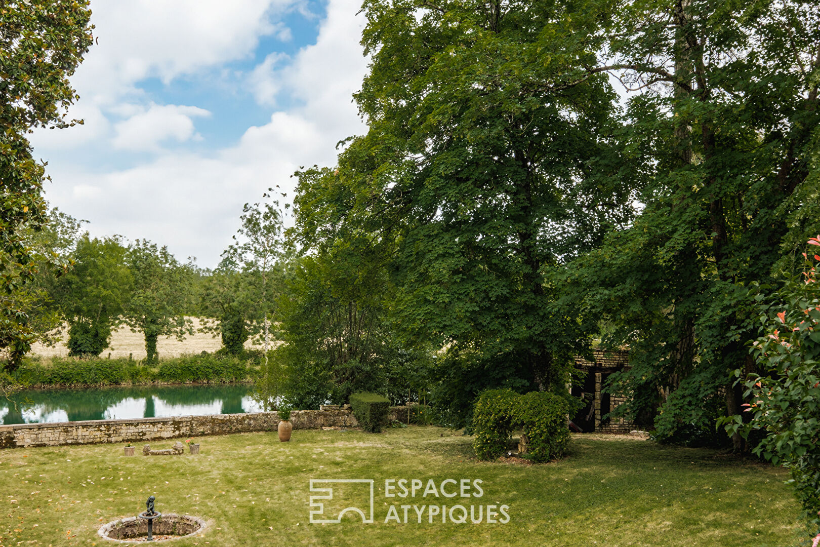 Residence on the banks of the Sèvre