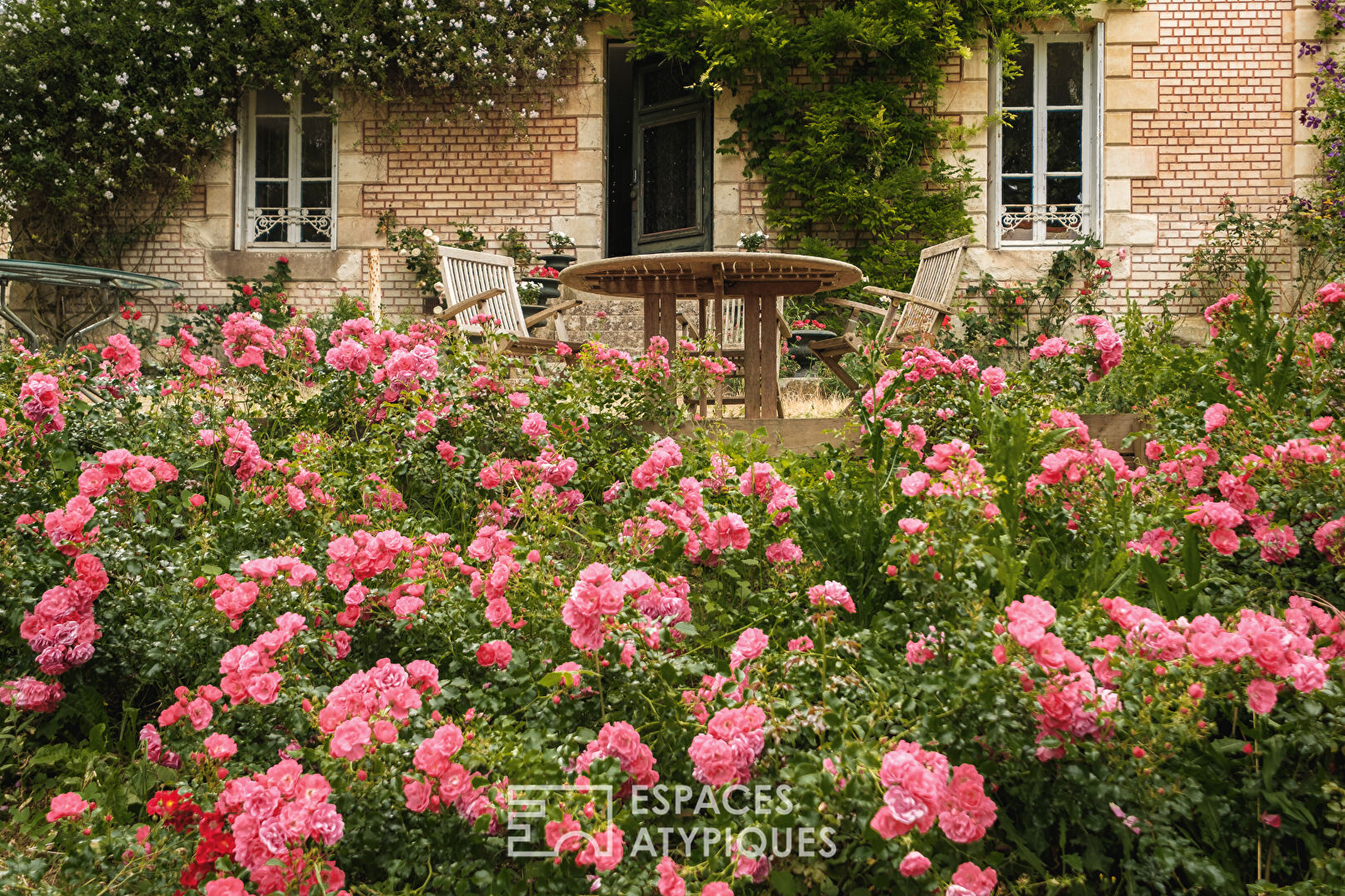 Residence on the banks of the Sèvre