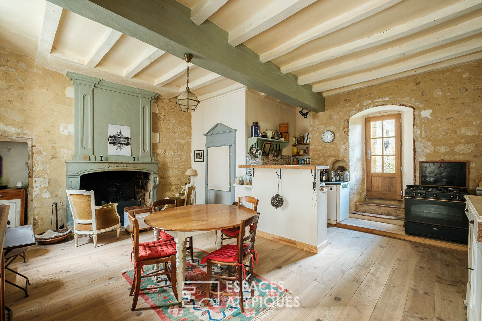 House of character and history in the heart of Thouars