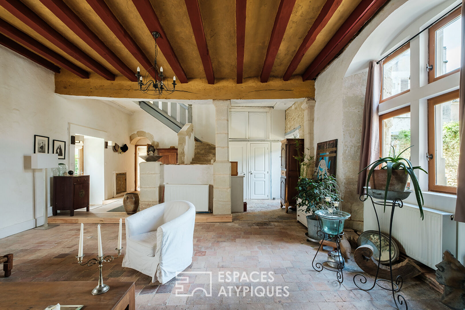 House of character and history in the heart of Thouars