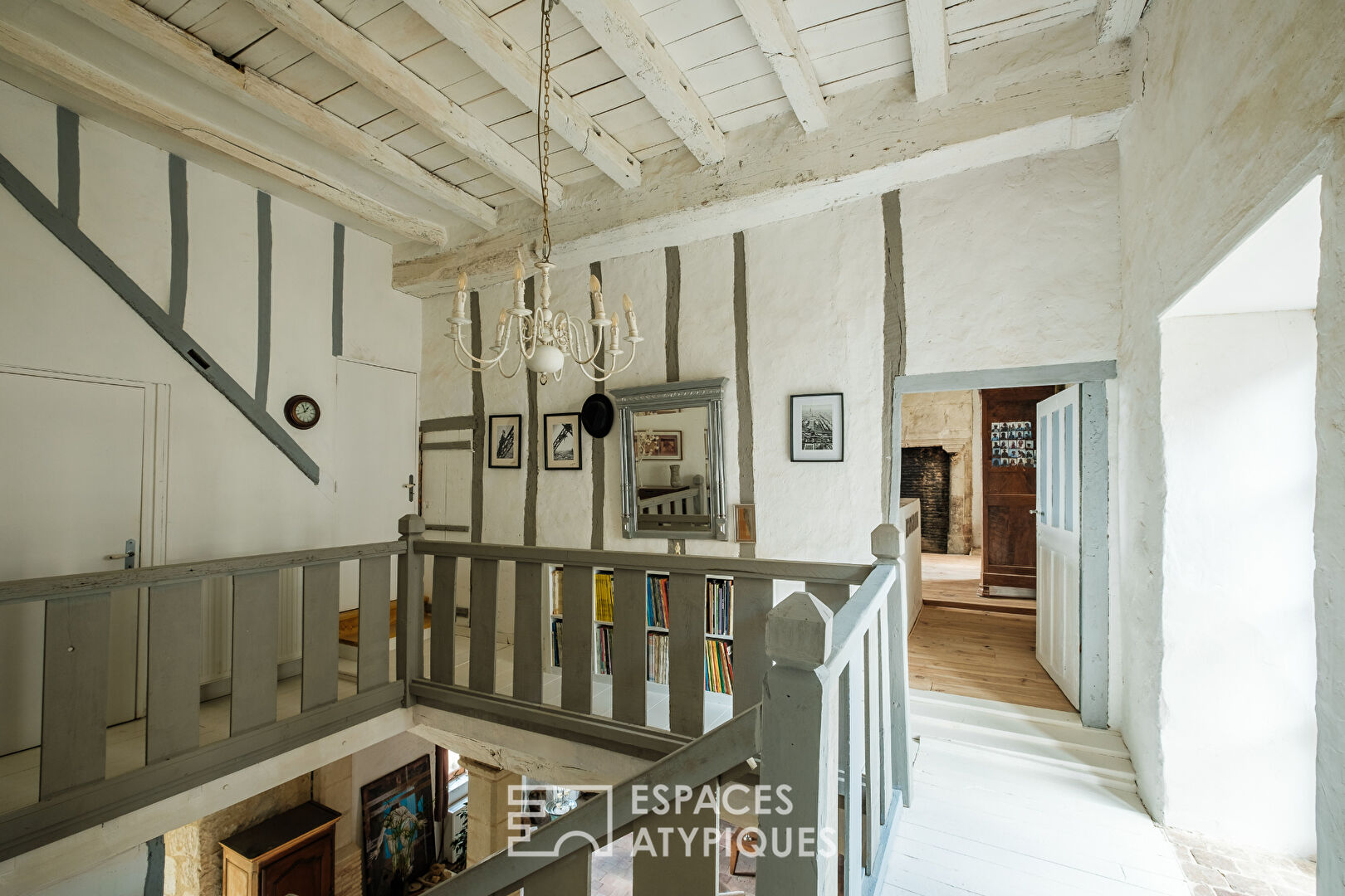 House of character and history in the heart of Thouars