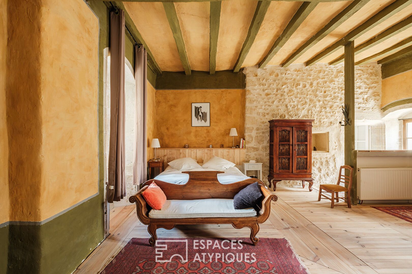 House of character and history in the heart of Thouars