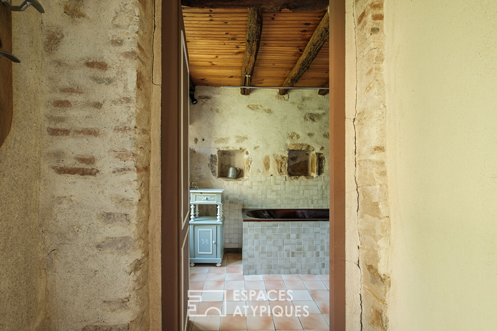 Propriété avec gîtes et piscine aux abords de la Vienne