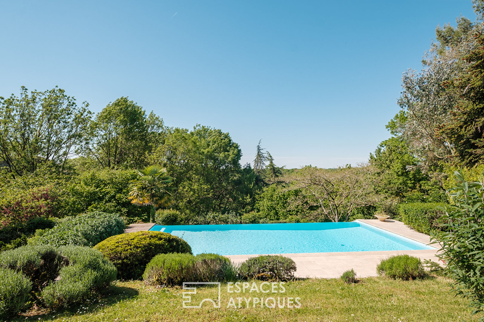 Maison aux allures méditerranéennes avec une vue imprenable