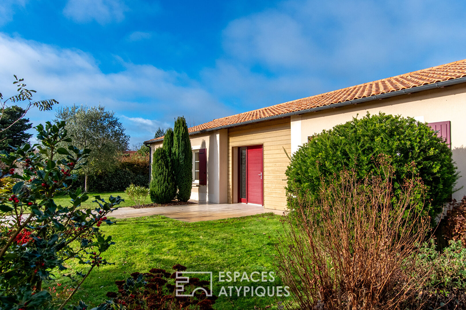 Single storey opening onto garden, terrace and indoor swimming pool