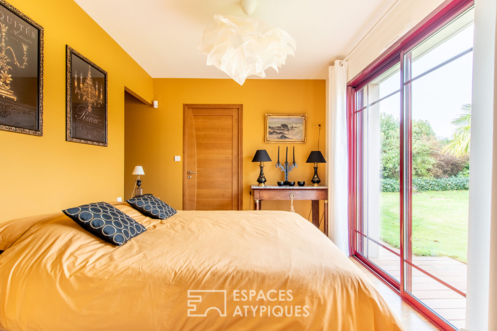 Single storey opening onto garden, terrace and indoor swimming pool