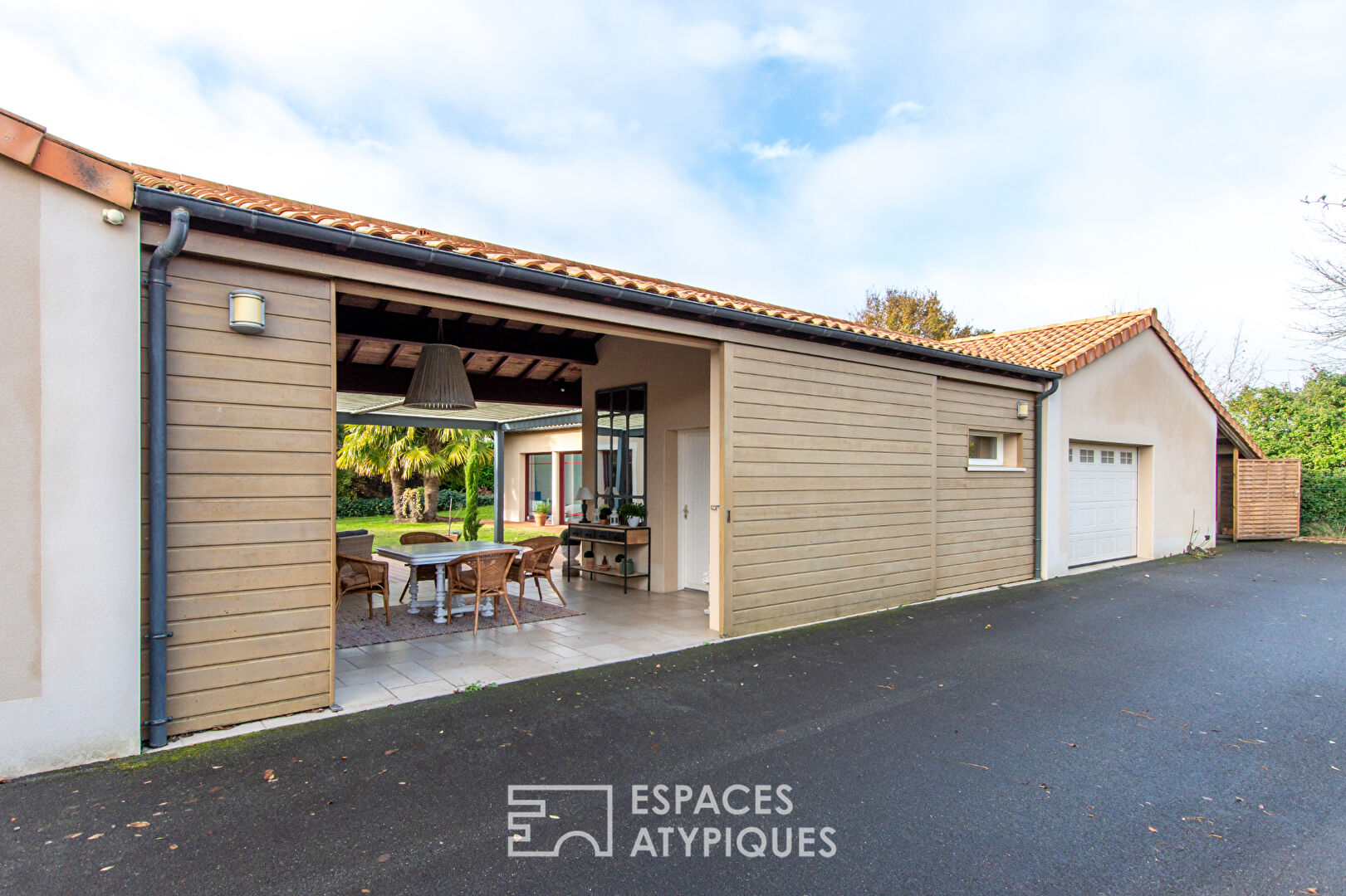 Single storey opening onto garden, terrace and indoor swimming pool