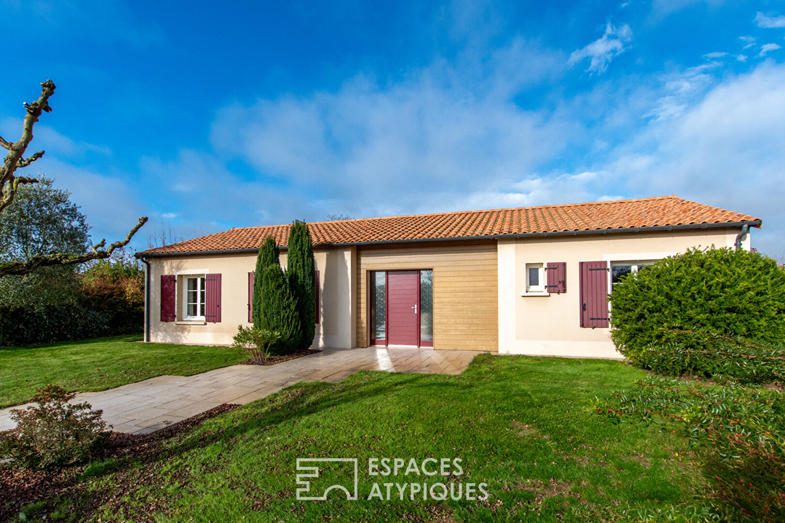 Single storey opening onto garden, terrace and indoor swimming pool