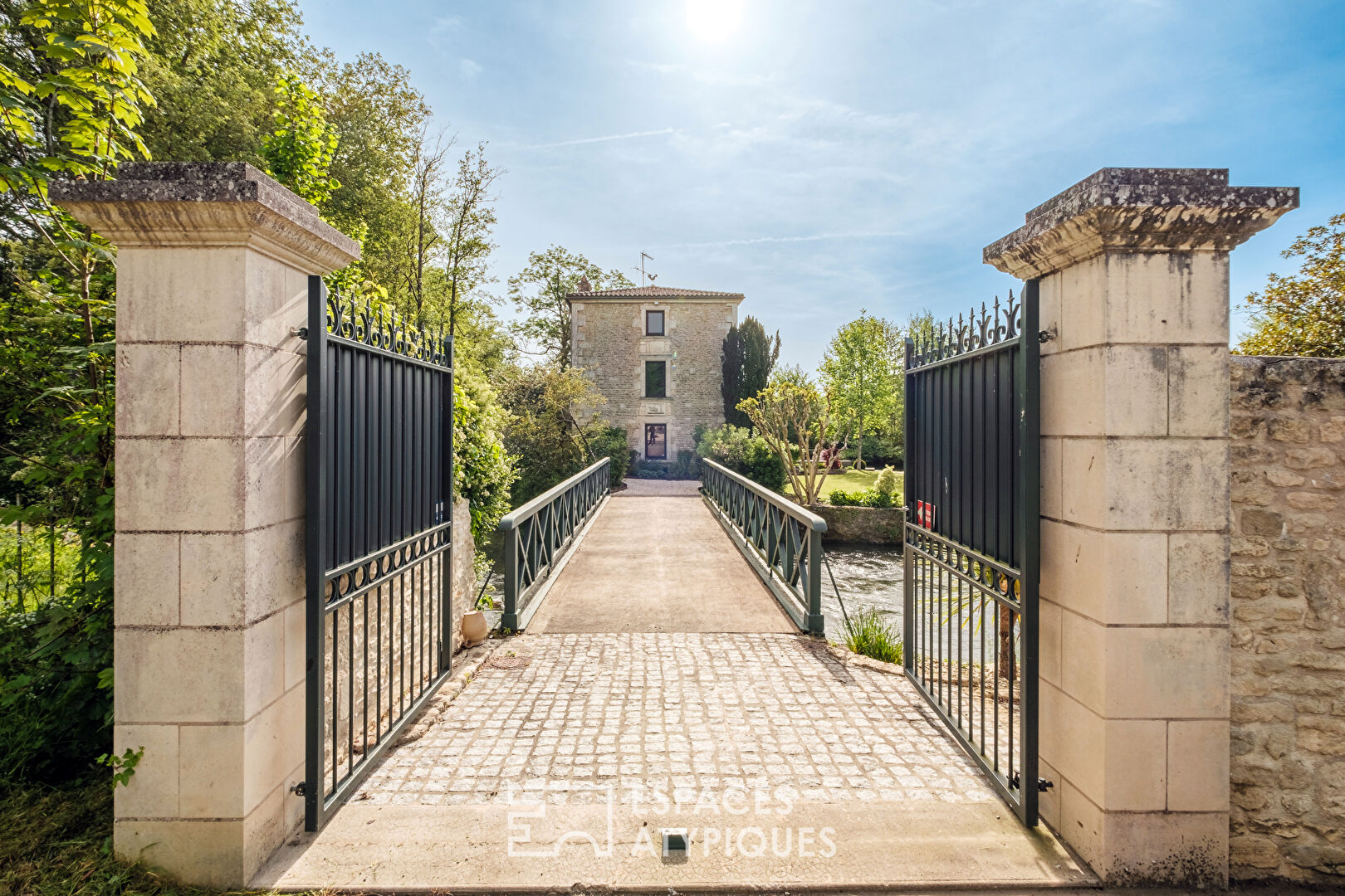 Ancien moulin du XVIIème siècle et son gîte indépendant