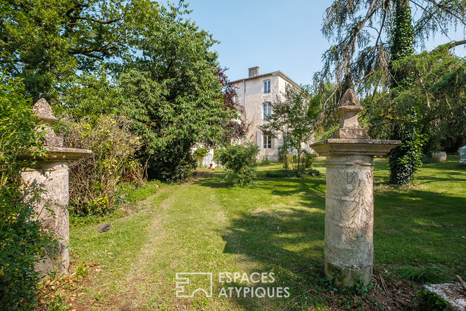 Demeure à restaurer avec logement indépendant et jardin