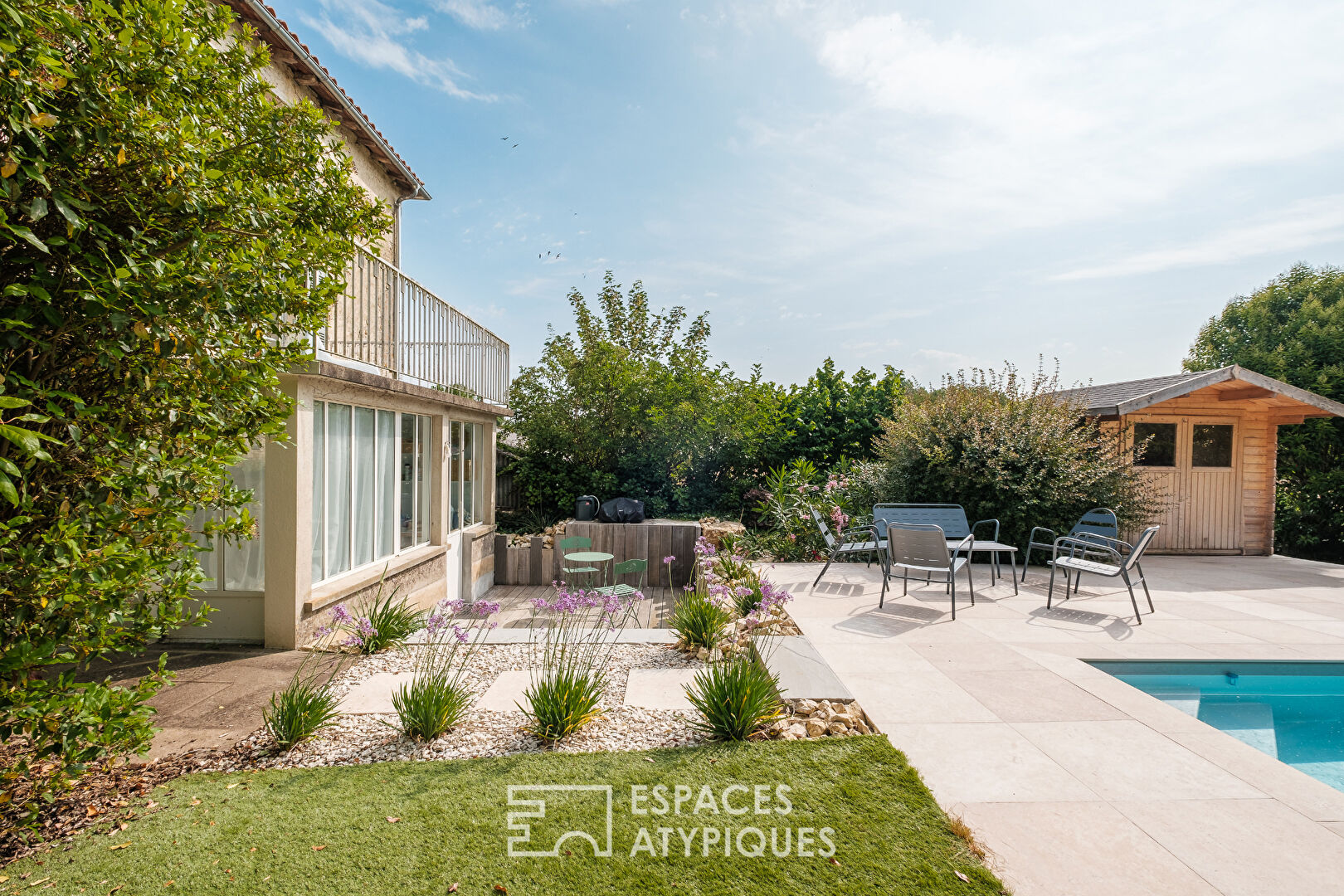 Maison de charme rénovée avec studio indépendant et piscine au coeur de la nature