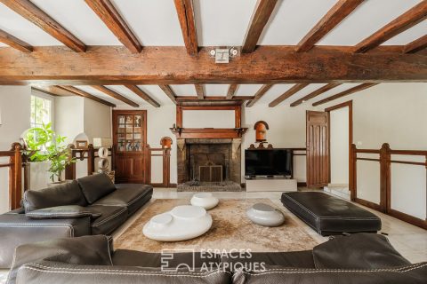 Élégante maison de maître avec son parc arboré et sa piscine