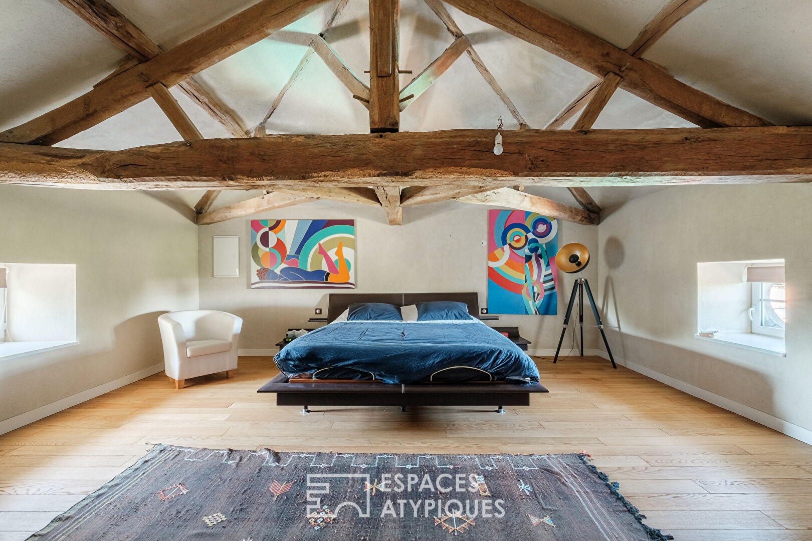Élégante maison de maître avec son parc arboré et sa piscine
