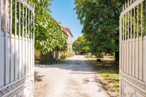 Maison de maître avec son parc arboré et sa piscine