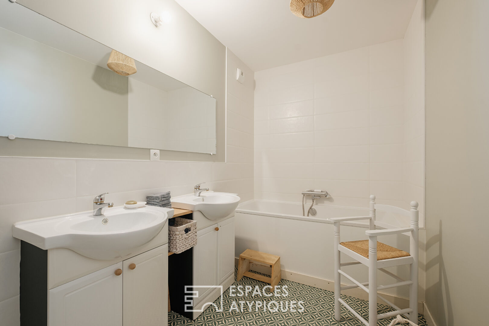 A country feel in the city: charming house and swimming pool