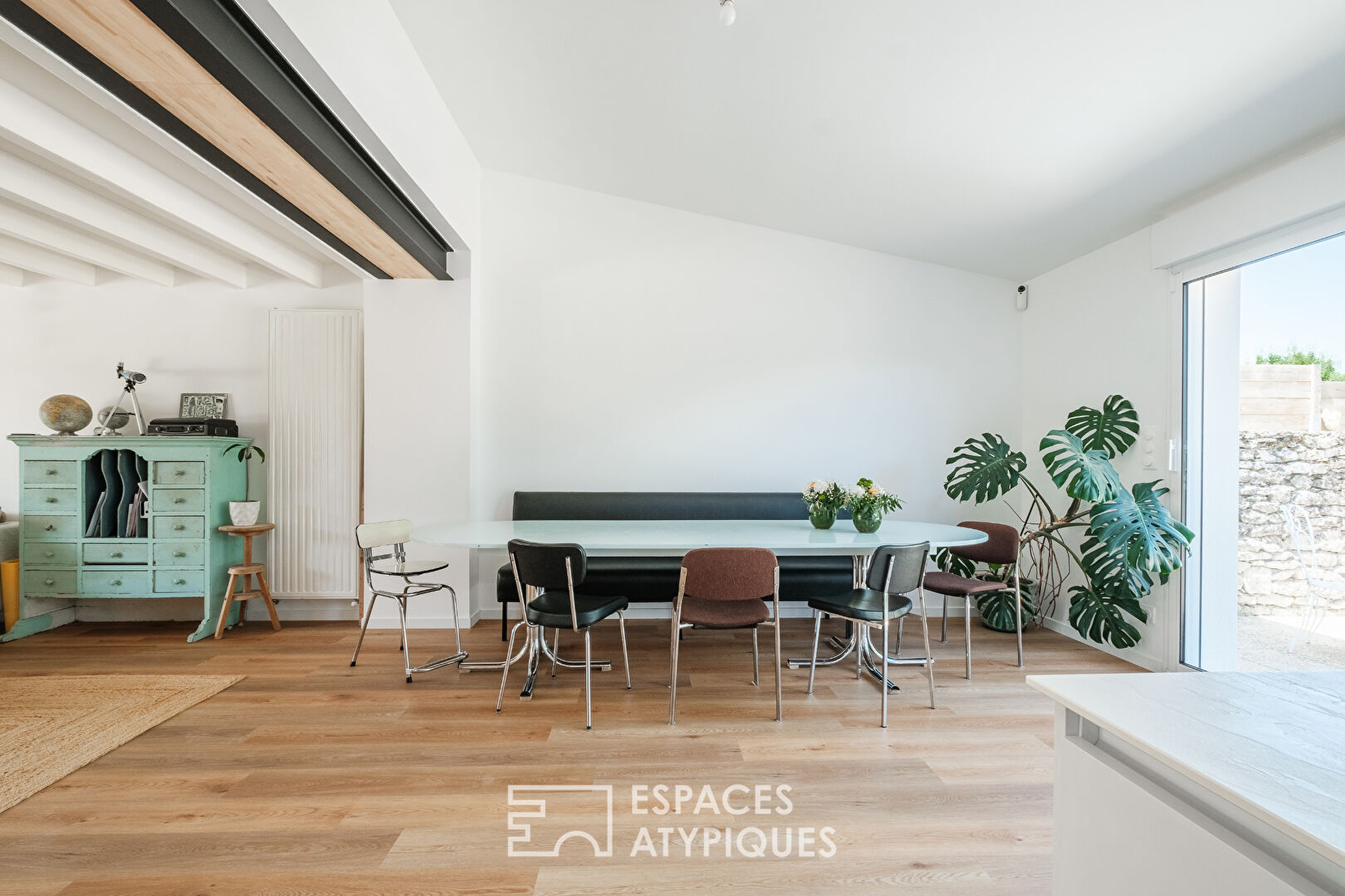 A country feel in the city: charming house and swimming pool